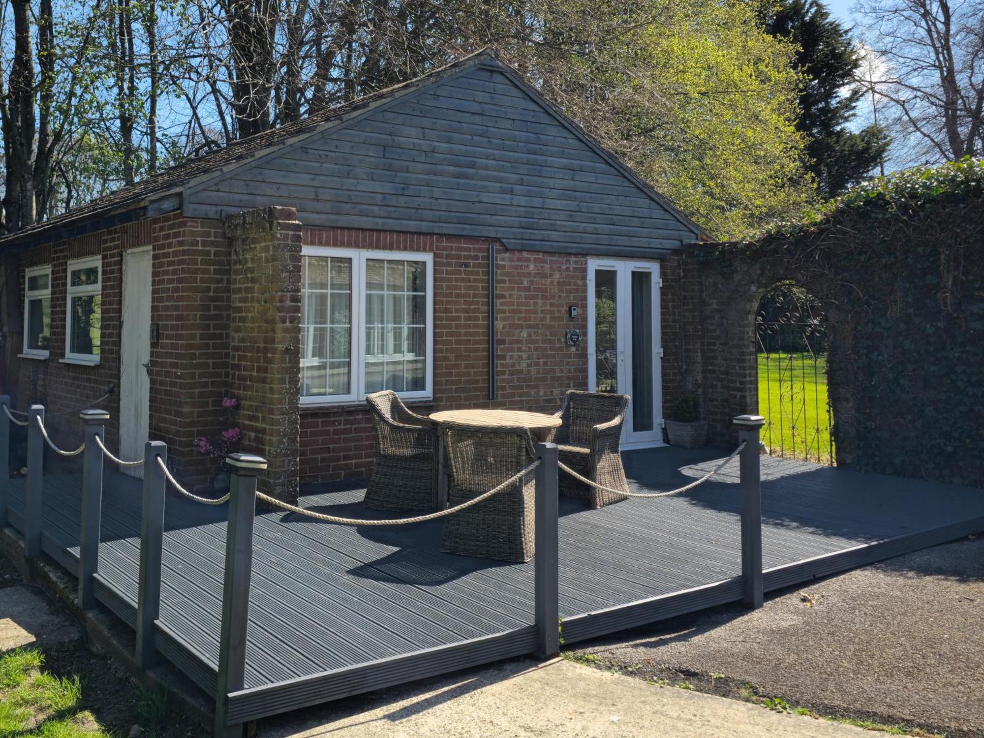 Grandwood House Lodges Chichester Exterior photo