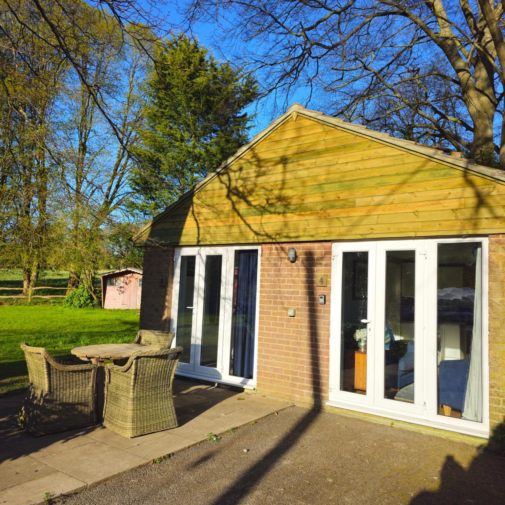 Grandwood House Lodges Chichester Exterior photo